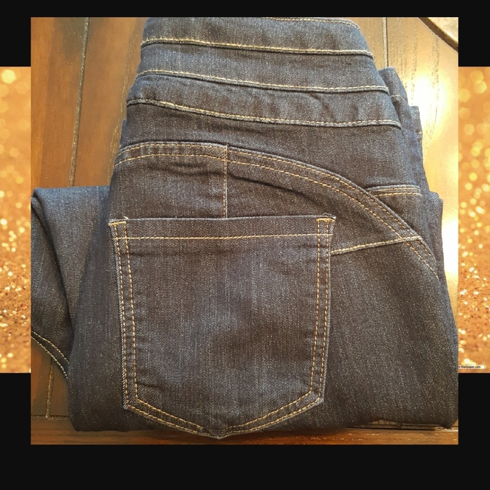 ONE 5 ONE DARK WASH CAPRI JEANS SIZE 16
